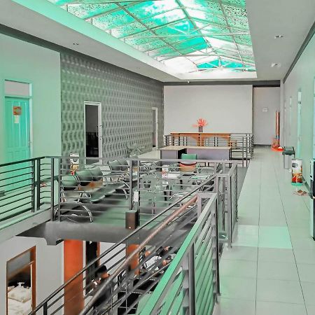 Urbanview Hotel Bagoes Sintang By Reddoorz Экстерьер фото