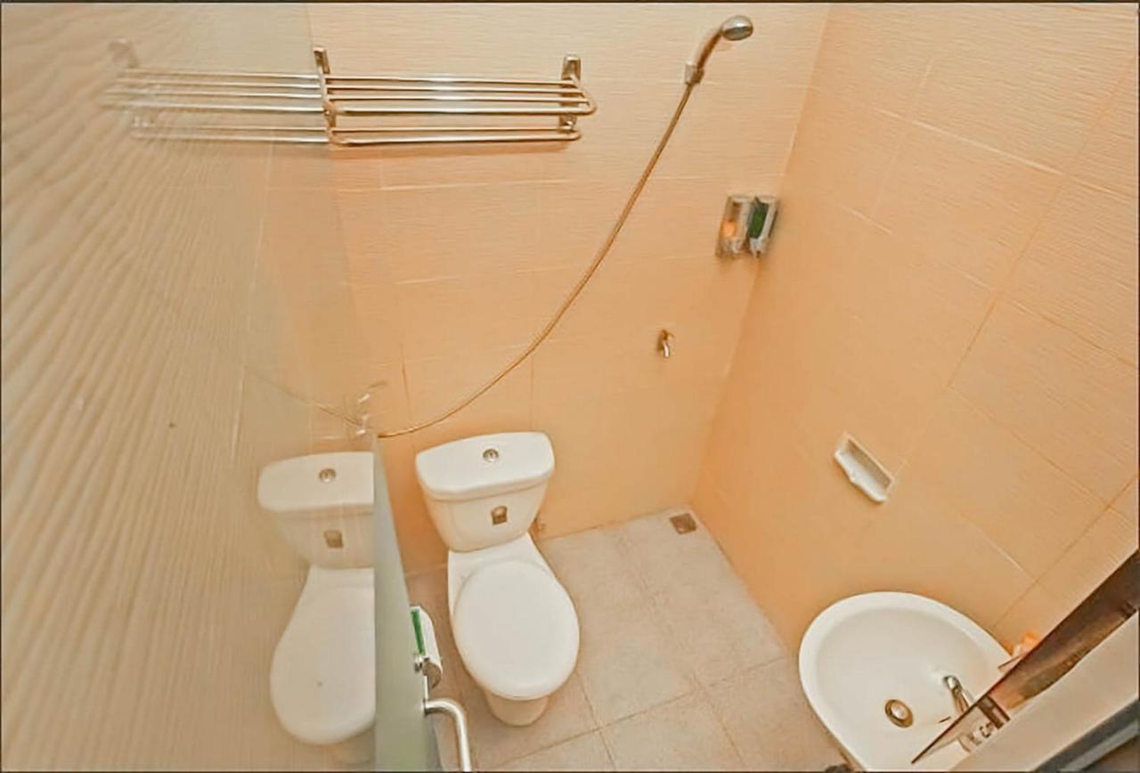 Urbanview Hotel Bagoes Sintang By Reddoorz Экстерьер фото