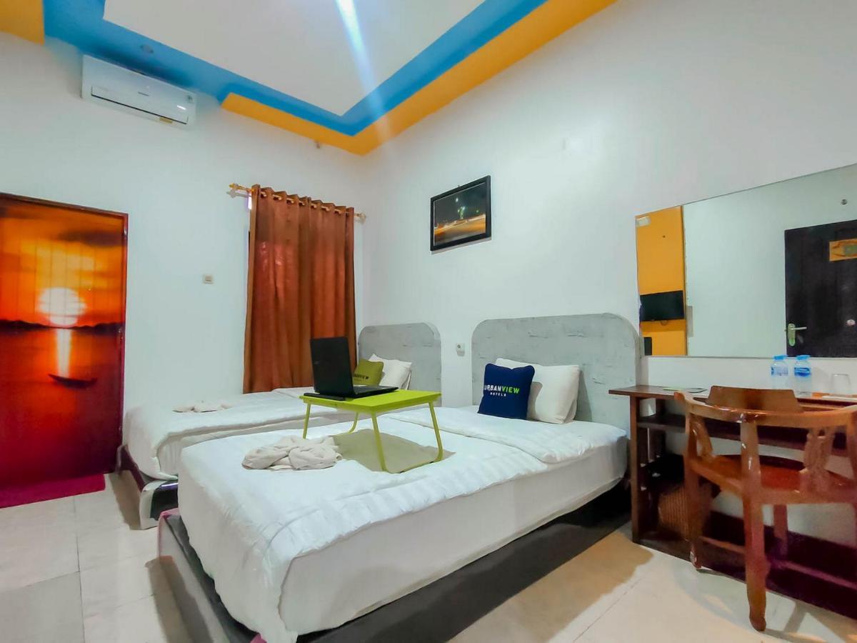 Urbanview Hotel Bagoes Sintang By Reddoorz Экстерьер фото