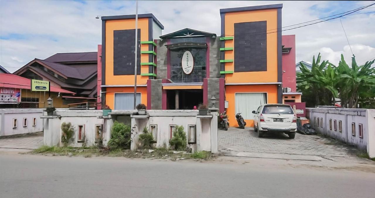 Urbanview Hotel Bagoes Sintang By Reddoorz Экстерьер фото