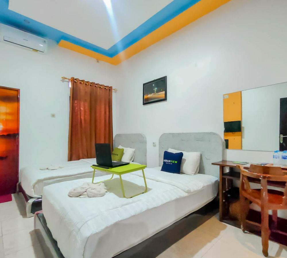 Urbanview Hotel Bagoes Sintang By Reddoorz Экстерьер фото