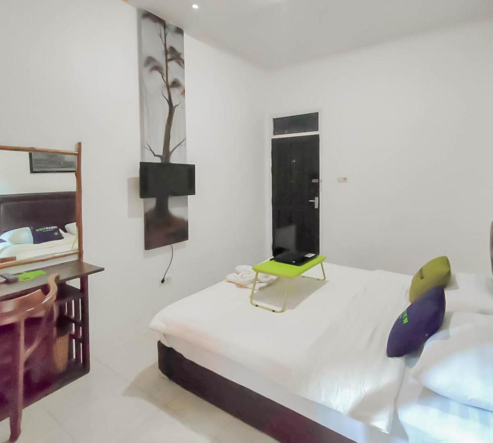 Urbanview Hotel Bagoes Sintang By Reddoorz Экстерьер фото