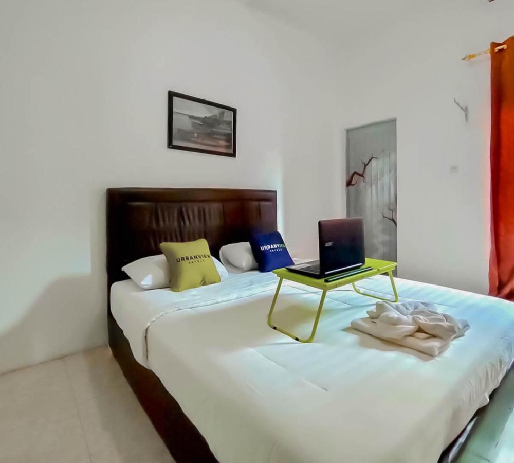 Urbanview Hotel Bagoes Sintang By Reddoorz Экстерьер фото