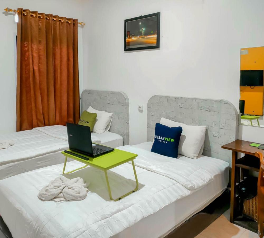 Urbanview Hotel Bagoes Sintang By Reddoorz Экстерьер фото