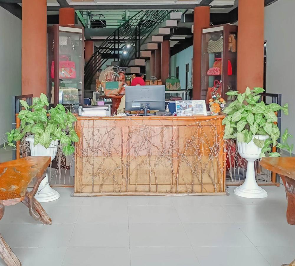 Urbanview Hotel Bagoes Sintang By Reddoorz Экстерьер фото